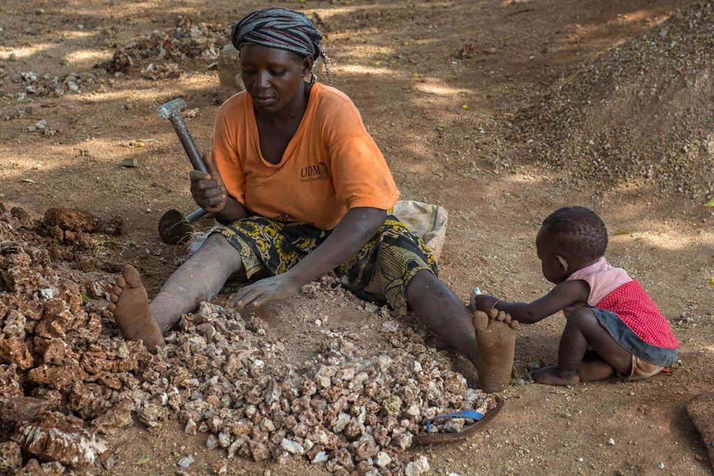 mother_hammering