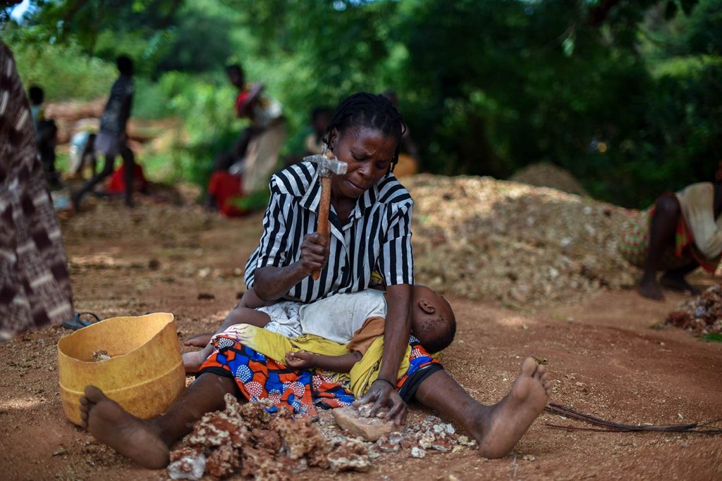 mother_sleeping_child